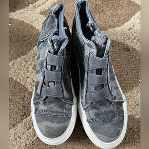 Blowfish women’s camo shoe size 8.5